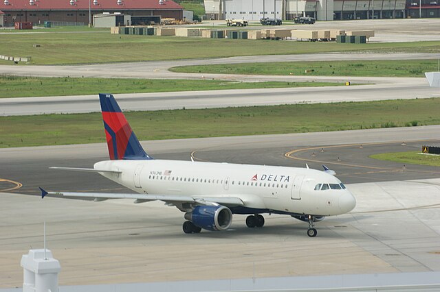 [[File:Delta A319 pushback, Birmingham International Airport (US).JPG|Delta_A319_pushback,_Birmingham_International_Airport_(US)]]